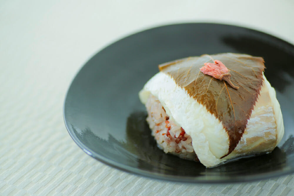 古代米を桜の葉と鯛で包んだ料理,薬膳教室